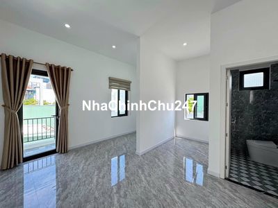 Nhà ngộp chủ bán gấp ngay chợ, công viên sd 180m2 2pn,2wc 955tr