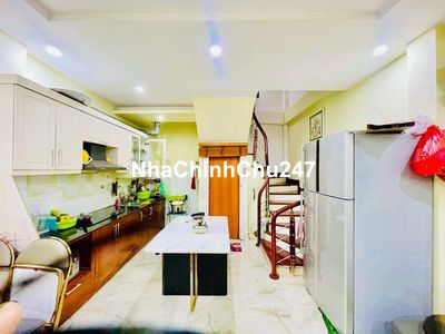 Bán nhà Đội Cấn - Ba Đình. Dt 32m2, 5T, mt 4.2m. Giá 6.35 tỷ (TL)