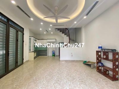 BÁN NHÀ chính chủ tại Quận Cầu Giấy ô tô đỗ cửa, giao thông thuận tiện