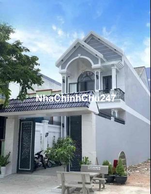 Nhà ngộp - Bán gấp - Nhà 1 trệt 1 lầu (70m2) - TTTP Tân Uyên - Sổ sẵn