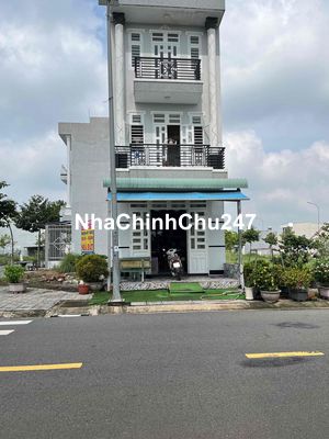 Chính chủ cần bán nhà 1 trệt 2 lầu Tân Uyên hỗ trợ vay 3 bên