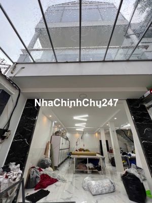 Nhà mới 3 tầng, 4 phòng ngủ, 137m2, ô tô đỗ cửa đường số 8 Linh Xuân