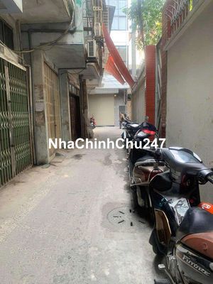 NHÀ HIẾM CÓ,CHỈ 3 BƯỚC CHÂN RA Ô TÔ - GẦN PHỐ - SỔ ĐỎ CHÍNH CHỦ ĐẸP.