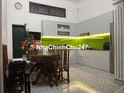 Nhà HBT-Dt 81m2-Mt 5m- 4 tầng-Gia <100tr/m, thoáng, ngõ nông sát phố