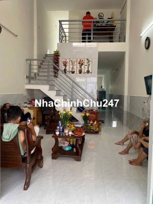 Chính chủ gửi bán căn nhà Lầu 81m2  Bà Triệu TTTT Hóc Môn