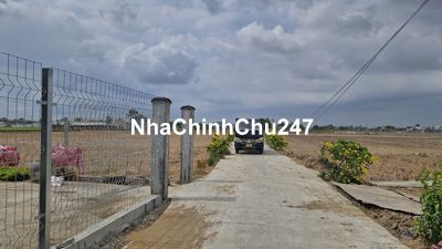 Cần bán 605m2 có 285m2 đất thổ, mặt tiền đường, sổ hồng riêng