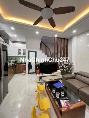 Chính chủ cần bán nhà phố Ngọc Thuỵ. 35m2, thoáng sáng, Giá 5.6 Tỷ