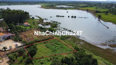 Đất view hồ tự nhiên cách chợ chỉ 300m thích hợp nghĩ dưỡng