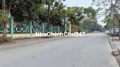 Chủ cần sang nhượng nhà 3tầng cạnh trung tâm P Long Biên.