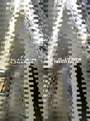 Chủ cần tiền ! Bán nhà Võ Chí Công, chỉ hơn 8tỷ, 5 tầng, thang máy