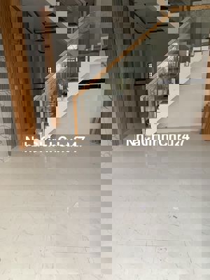 Nhà ngộp giá rẻ 700 triệu , sổ riêng thổ cư, gần cây xăng bửu long