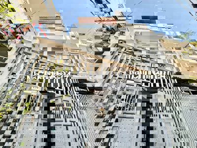 Căn nhà 2 lầu nhà chính chủ còn mới ken