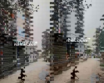 Mình chính chủ bán đất tặng nhà mới xây cực chắc trục chính làng