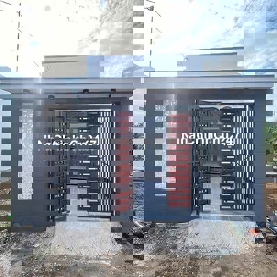 Giảm 300tr, Bán gấp nhà mới kiên cố sổ riêng thổ cư gần cty Hùng Vương