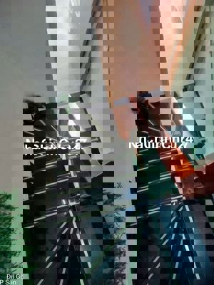 nhà chính chủ 1 trệt 2 lầu 1 sân thượng