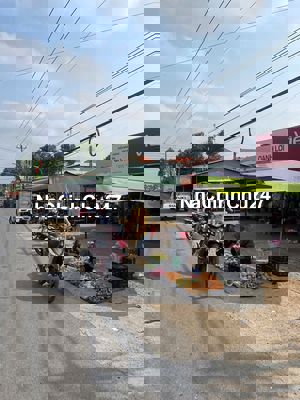 bán gấp hơn 350m2 đất thổ cư, mặt tiền đường, sổ hồng riêng, bank 50%