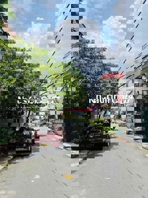 nhà mặt tiền lầu chính chủ gia đình bán