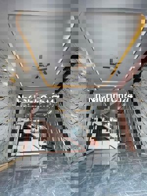 BÁN GẤP NHÀ 1 TRỆT 1 LẦU SỔ RIÊNG SẴN THỔ CƯ NGAY CUỐI ĐƯỜNG ĐỒNG KHỞI