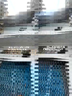 CHỦ NGỘP BÁN GẤP NHÀ CŨ 34m2 CHO A/C VỀ SỮA