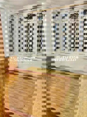 Lô góc 3 thoáng .  phố Nguyễn Công Trứ  bán đất tặng nhà 30m2x2T giá 3