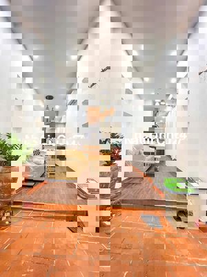 Chủ mót bán gấp nhà Hào Nam Đống Đa 32m 4T tặng nội thất 6.3 tỷ