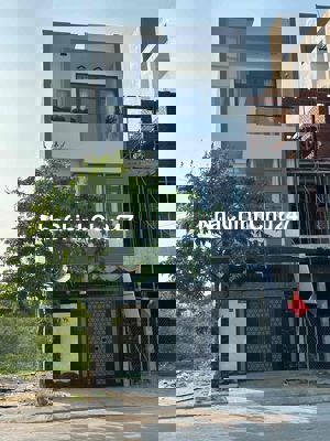 cần bán nhà mặt tiền 92.5m2 X 3 tầng.4p ngủ.4 tolet