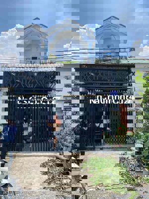 Bán nhà lầu 105m2 thổ cư mặt tiền đường trải đá thông ra ng kim cương