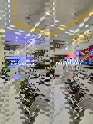 Chính Chủ Cần Bán Gấp Nhà Mặt Phố Lê Trọng Tấn

DT79m2

5T
39 tỷ