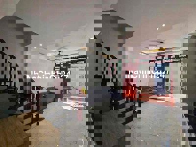 bán nhà chính chủ 5 tầng x 35,3m2 ngõ 564 nguyễn văn cừ ,gia thuỵ