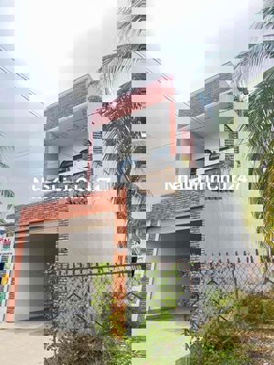 Nhà 1 trệt 2 lầu 4,5mx18m Hướng Chính Nam Gần chợ Long Hoa