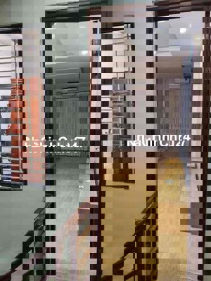 Bán nhà phố Khương Thượng, dt39m2,giá 6,8 tỷ, 5 tầng, cách phố lớn 20m