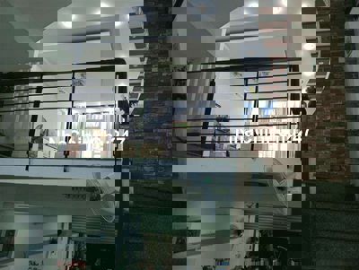 Quận 2, Ngay BV Lê Văn Thịnh, nhà 4 tầng, ô tô đậu nhà 100m2 9,8 Tỷ .