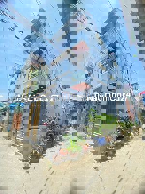 Nhà phố cao cấp gần pmh