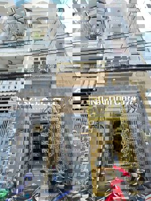 Nhà cách mt Bình Thành 100m, sát trường học. Đúc 4 tấm giá 6 tỷ