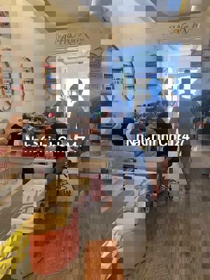 Bán gấp nhà mặt tiền 132m2 giấy tờ chính chủ