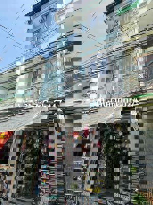 Mặt tiền Đoàn Văn Bơ (ko tiếp môi giới)