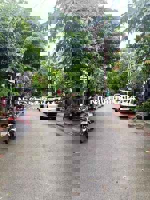 chủ bân nhà đường nhựa 10 m thông khu dân cư ,siêu thị bigc tầm 500 m