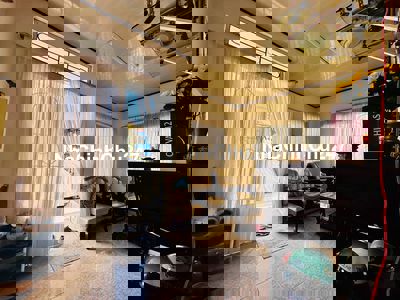 Nhà trung tâm Đà Lạt 100m2 sổ hồng riêng đường ô tô chỉ 5,6 tỷ