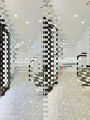 chính chủ bán nhà 6 tầng x 31m2 ngõ 136 ngọc trì , thạch bàn