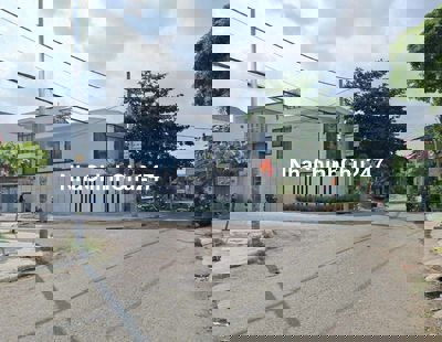 Diện tích: 4x25m , đường 6m xe tải quay đầu ngay sau lưng chợ đầu mối