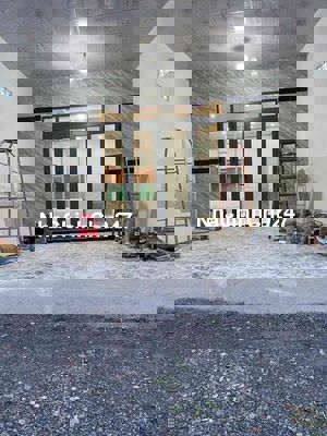 Nhà hoàn công mới xây 105m2 cách xã tân thạnh đông 3,5km,xe hơi vô nhà