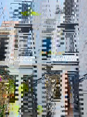 Bán nhà 3 Tầng sân vườn Kiệt Nguyễn Tất Thành, cách biển vài chục met