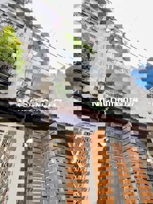 Chính chủ bán gấp 338/1 NGUYỄN ĐÌNH CHIỂU P4 Quận 3 Hẻm xe hơi