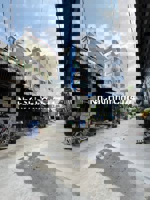 Còn 1 căn nhà đường Nguyễn Văn Quá, gần Chợ Cầu