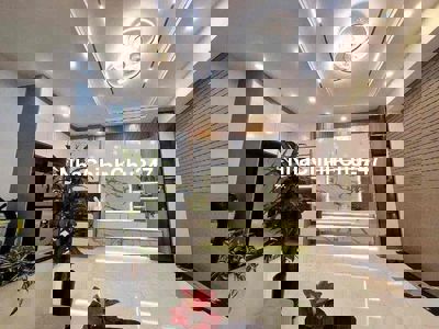 Giảm! Nhà Hào Nam, 20m ra oto, KD, lô góc, full nội thất xịn, 46m2.