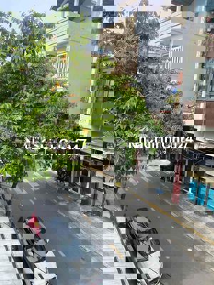 Nhà Phố Trung Tâm Gần Sân Bay