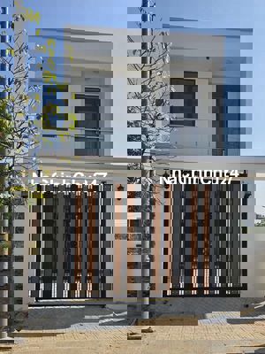 Nhà sổ riêng, 1 trệt 1 lầu 4 phòng ngủ, cách QL13 50m, kề Siêu thị Go