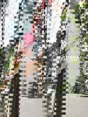 Bán nhà phố Doãn Kế Thiện, có sổ đỏ, ô tô đỗ cách nhà 50m.