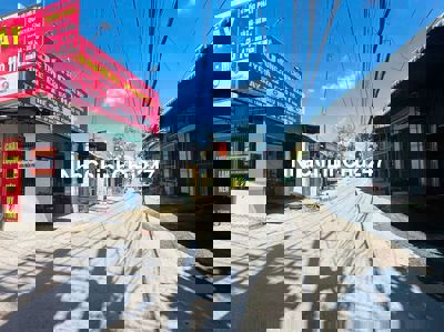 Nhà mặt tiền buôn bán