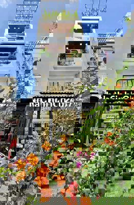 Xoay vốn bán nhà Long Phước, Quận 9. Giá 2,4 tỷ/56m2, hẻm xe hơi 5m